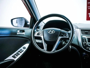 Седан Hyundai Solaris 2015 года, 990000 рублей, Красноярск