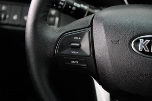 Седан Kia Rio 2013 года, 869000 рублей, Омск