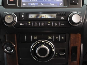 Внедорожник Toyota Land Cruiser Prado 2014 года, 2940000 рублей, Омск