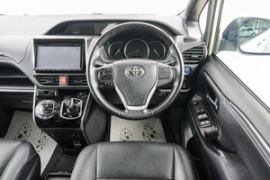 Минивэн Toyota Esquire 2014 года, 1849000 рублей, Красноярск