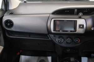 Хетчбэк Toyota Vitz 2016 года, 1129000 рублей, Омск