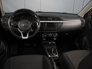 Седан Kia Rio 2018 года, 1390000 рублей, Омск