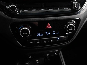 Седан Hyundai Solaris 2022 года, 1899000 рублей, Тюмень