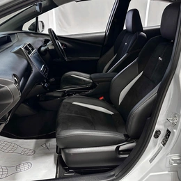 Хетчбэк Toyota Prius PHV 2018 года, 2357000 рублей, Красноярск