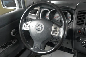 Хетчбэк Nissan Tiida 2007 года, 719000 рублей, Тюмень