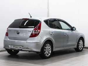 Хетчбэк Hyundai i30 2011 года, 850000 рублей, Красноярск