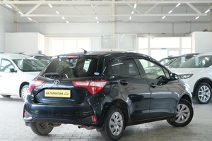 Хетчбэк Toyota Vitz 2019 года, 999000 рублей, Омск
