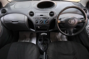 Хетчбэк Toyota Vitz 2002 года, 369000 рублей, Омск