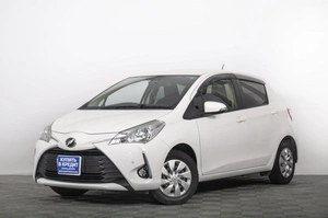 Хетчбэк Toyota Vitz 2017 года, 1049000 рублей, Томск