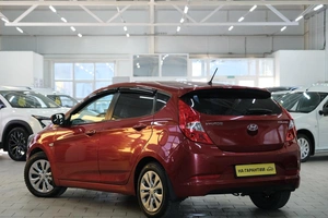 Хетчбэк Hyundai Solaris 2015 года, 949000 рублей, Омск