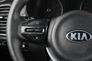 Седан Kia Rio 2018 года, 1049000 рублей, Тюмень