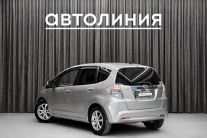 Хетчбэк Honda Fit 2013 года, 799000 рублей, Красноярск