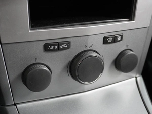 Седан Opel Astra 2011 года, 679000 рублей, Воронеж