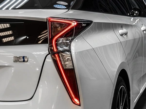 Лифтбек Toyota Prius 2016 года, 1829000 рублей, Тюмень