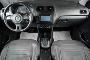 Седан Volkswagen Polo 2011 года, 899000 рублей, Тюмень