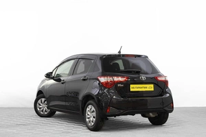 Хетчбэк Toyota Vitz 2017 года, 1049000 рублей, Барнаул