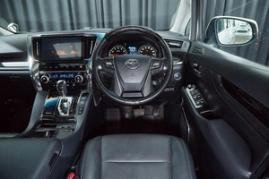 Минивэн Toyota Alphard 2019 года, 4445000 рублей, Красноярск
