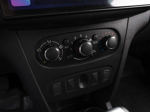 Седан Renault Logan Stepway 2021 года, 1424000 рублей, Саратов