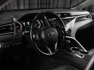 Седан Toyota Camry 2018 года, 2569000 рублей, Тюмень