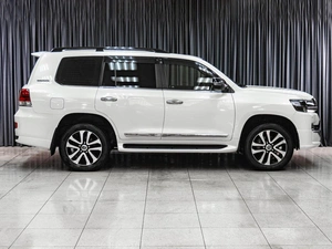 Внедорожник Toyota Land Cruiser 2018 года, 6699000 рублей, Тюмень