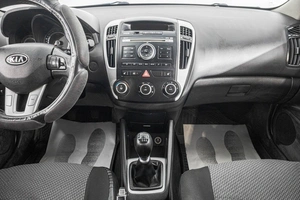 Хетчбэк Kia Ceed 2011 года, 839000 рублей, Барнаул