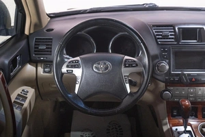 Внедорожник Toyota Highlander 2011 года, 1869000 рублей, Томск