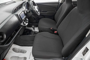 Хетчбэк Toyota Vitz 2017 года, 919000 рублей, Барнаул