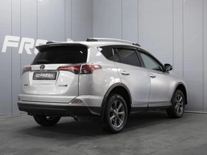 Внедорожник Toyota RAV4 2017 года, 2495000 рублей, Омск