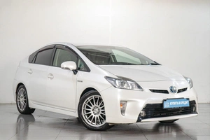 Лифтбек Toyota Prius 2015 года, 1539000 рублей, Челябинск