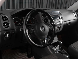 Внедорожник Volkswagen Tiguan 2012 года, 1439000 рублей, Тюмень