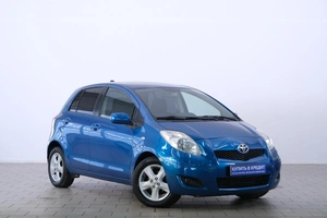 Хетчбэк Toyota Yaris 2007 года, 699000 рублей, Омск