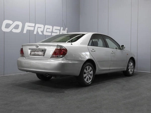 Седан Toyota Camry 2005 года, 780000 рублей, Омск