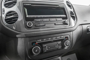 Внедорожник Volkswagen Tiguan 2014 года, 1259000 рублей, Барнаул