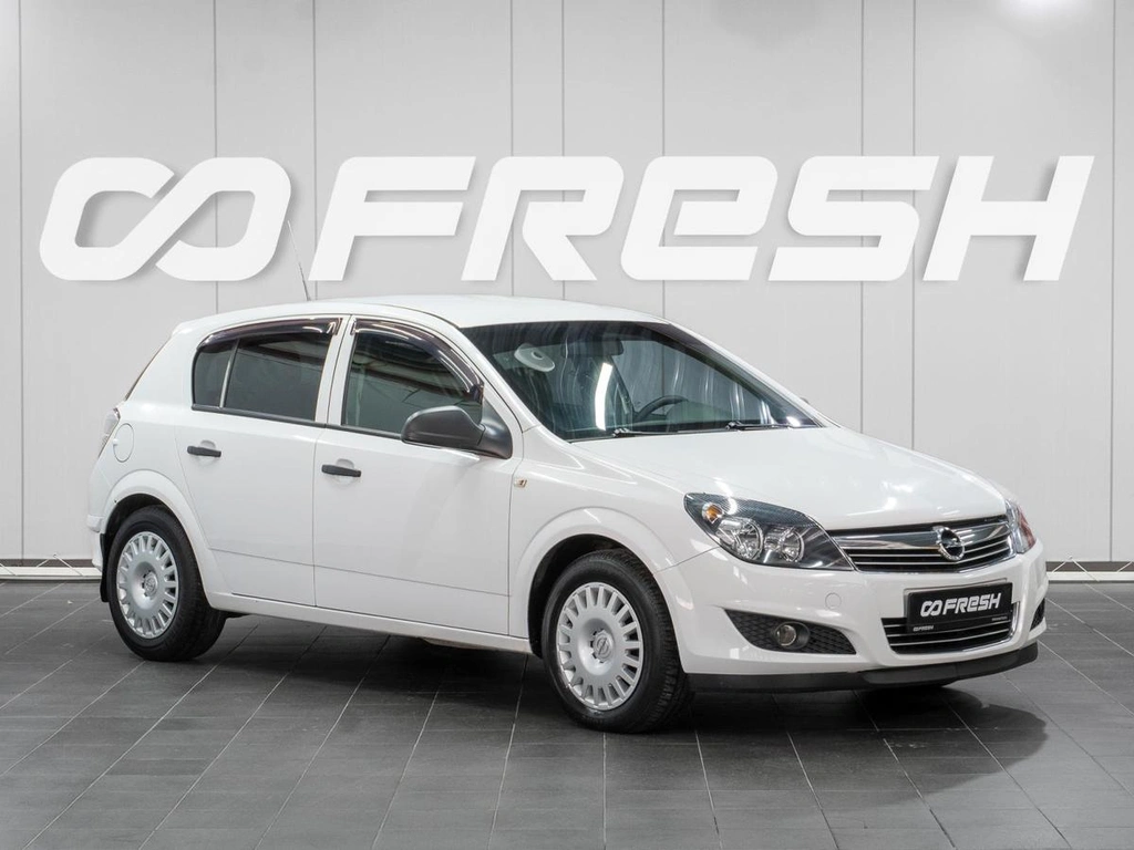 Хетчбэк Opel Astra 2012 года, 749000 рублей, Сургут
