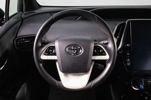 Лифтбек Toyota Prius 2019 года, 2389000 рублей, Сургут