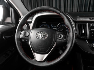 Внедорожник Toyota RAV4 2015 года, 1929000 рублей, Тюмень