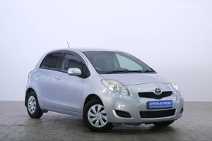 Хетчбэк Toyota Vitz 2010 года, 599000 рублей, Омск