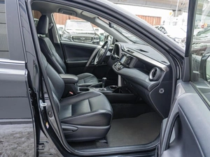 Внедорожник Toyota RAV4 2016 года, 2550000 рублей, Санкт-Петербург