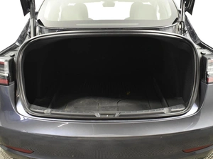 Седан Tesla Model 3 2021 года, 3299900 рублей, Казань