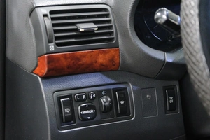 Седан Toyota Avensis 2005 года, 869000 рублей, Омск