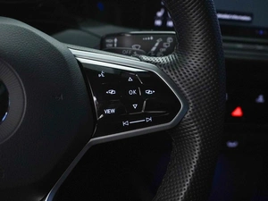 Хетчбэк Volkswagen Golf 2022 года, 2888444 рублей, Москва