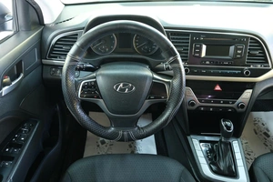 Седан Hyundai Elantra 2018 года, 1719000 рублей, Омск
