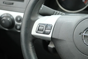 Хетчбэк Opel Astra 2014 года, 649000 рублей, Омск