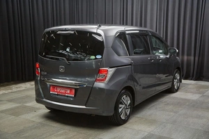 Минивэн Honda Freed 2015 года, 997000 рублей, Красноярск