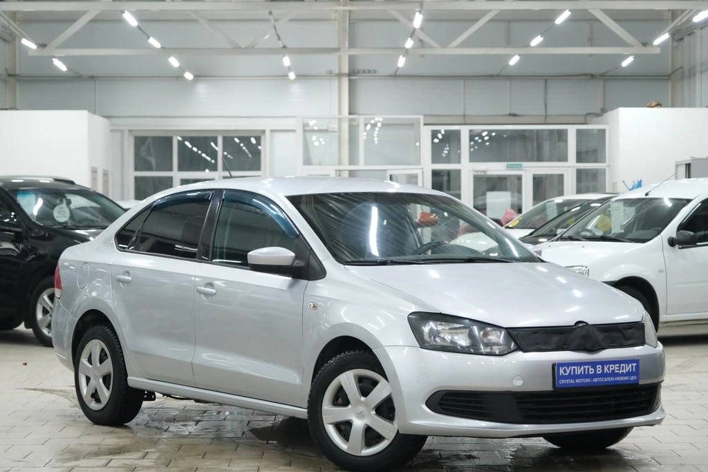 Седан Volkswagen Polo 2013 года, 859000 рублей, Омск