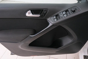 Внедорожник Volkswagen Tiguan 2012 года, 1099000 рублей, Красноярск