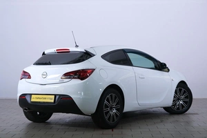 Хетчбэк Opel Astra GTC 2012 года, 799000 рублей, Омск