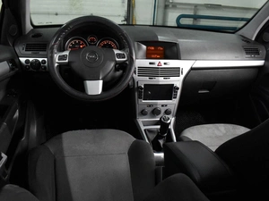 Универсал Opel Astra 2011 года, 569000 рублей, Воронеж