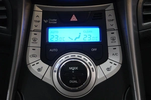Седан Hyundai Avante 2011 года, 829000 рублей, Омск