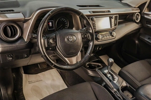 Внедорожник Toyota RAV4 2018 года, 2379000 рублей, Челябинск